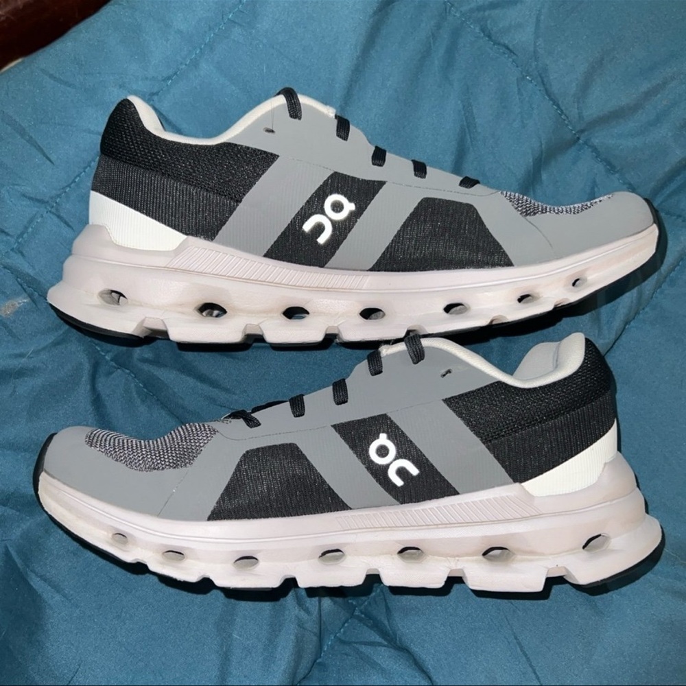 ON CLOUDRUNNER RUNNING SHOES IN ECLIPSE/BLACK COL… - image 1